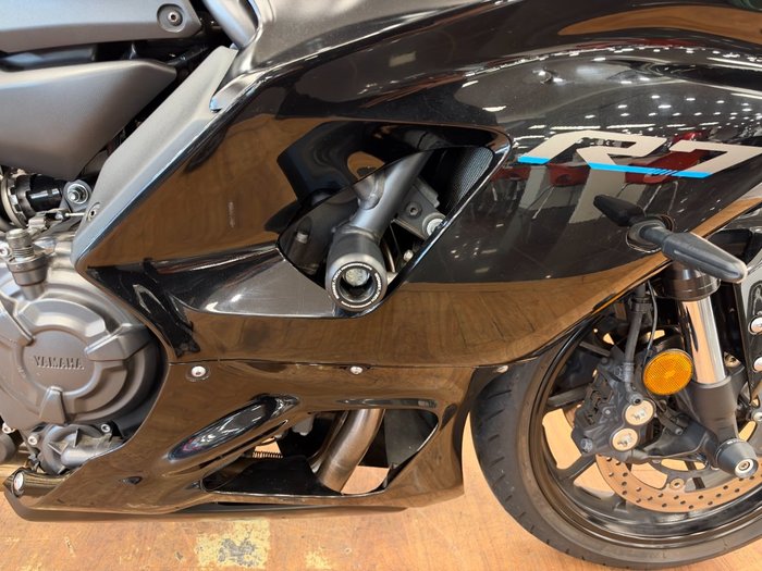 2022 Yamaha YZF-R7LA Black
