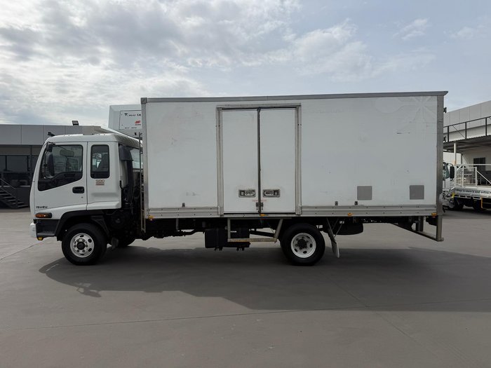 2007 Isuzu F Series FRR 500