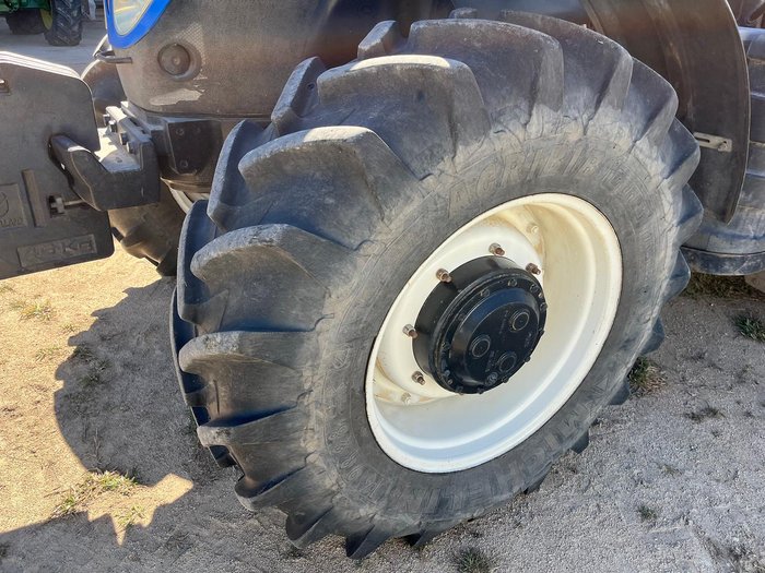 New Holland T6080