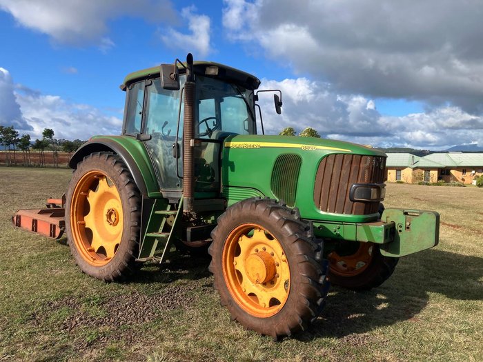 John Deere 6520