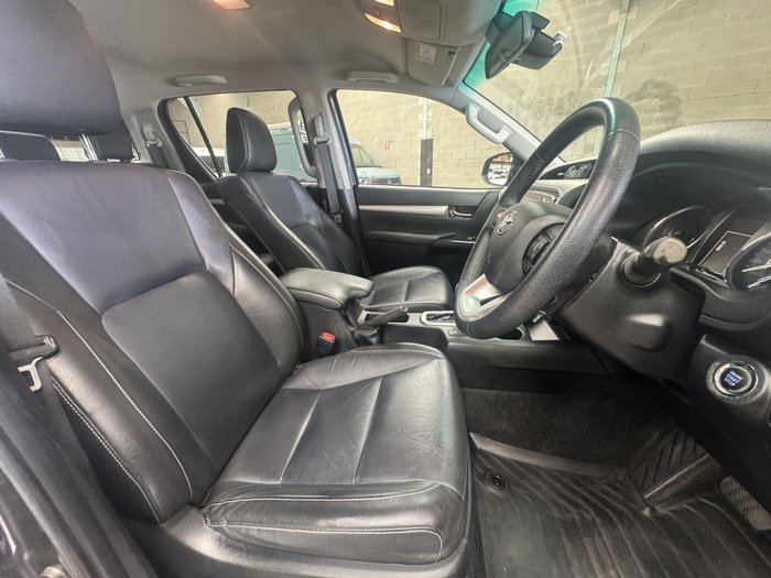2020 Toyota Hilux SR5