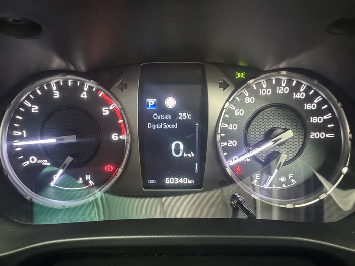 2020 Toyota Hilux SR5