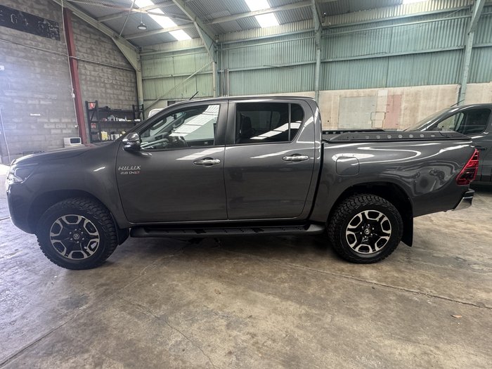 2020 Toyota Hilux SR5
