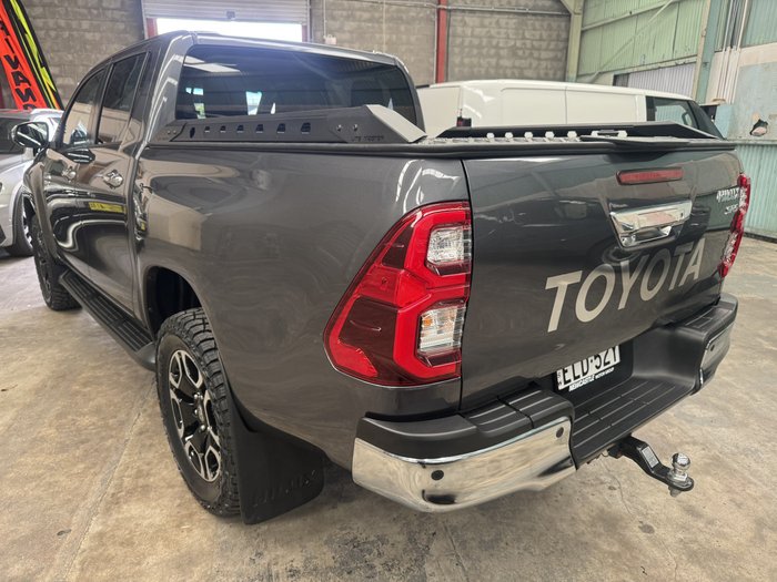 2020 Toyota Hilux SR5