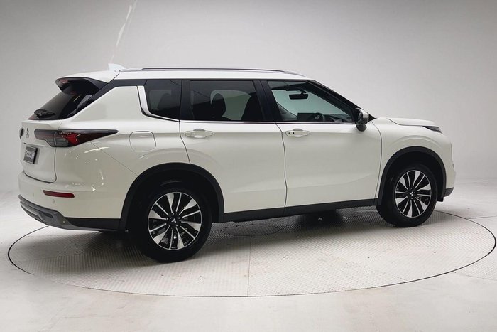 2025 Mitsubishi Outlander LS