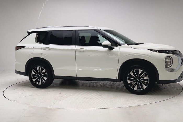 2025 Mitsubishi Outlander LS