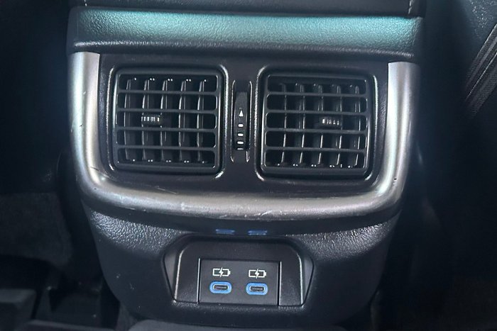 2025 Toyota Hilux SR5 48V
