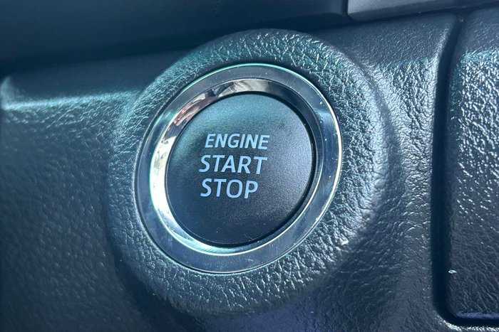 2025 Toyota Hilux SR5 48V