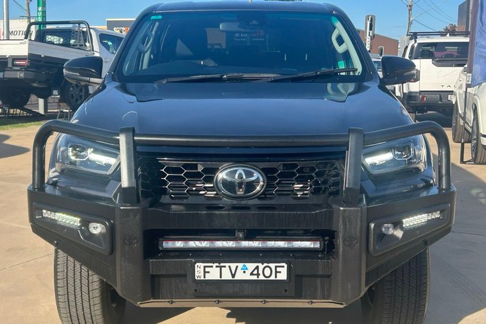2025 Toyota Hilux SR5 48V