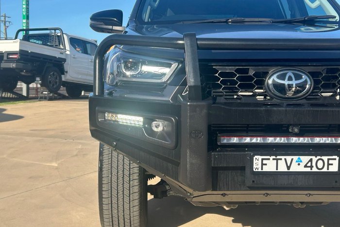 2025 Toyota Hilux SR5 48V