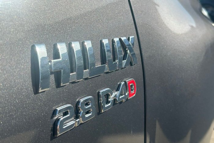 2025 Toyota Hilux SR5 48V