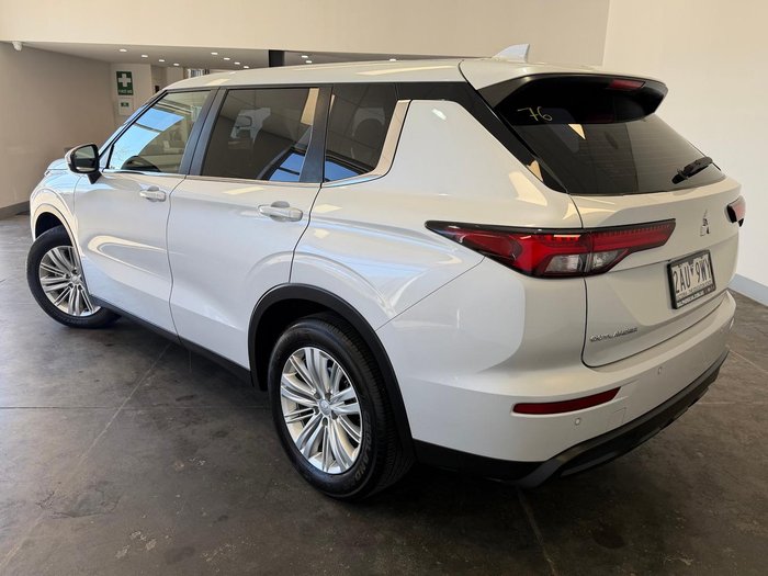 2022 Mitsubishi Outlander ES