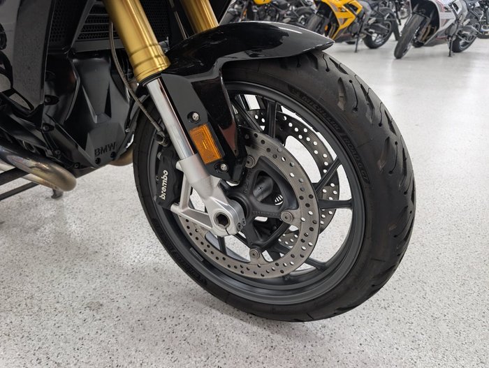 2018 BMW Motorrad R1200R SPORTS Black