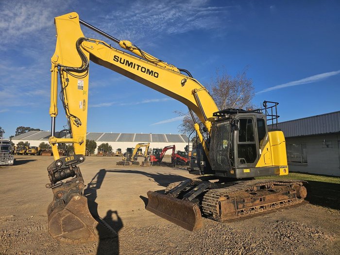 2021 Sumitomo SH235