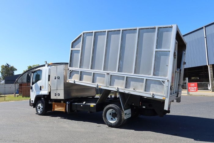 2013 Isuzu F Series FRR 600
