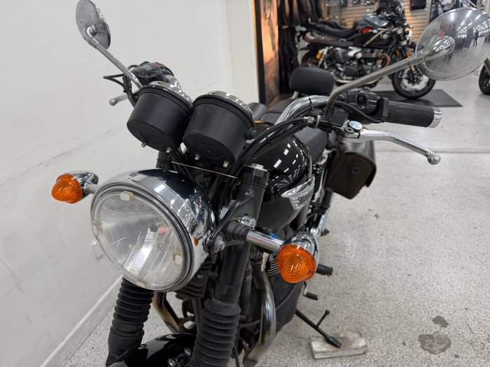 Triumph 2013 TRIUMPH 865CC BONNE T100 A2 Black