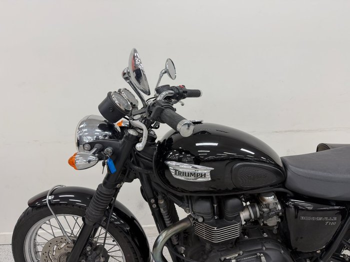 Triumph 2013 TRIUMPH 865CC BONNE T100 A2 Black