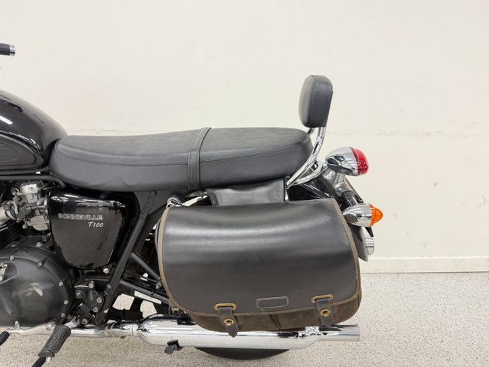 Triumph 2013 TRIUMPH 865CC BONNE T100 A2 Black