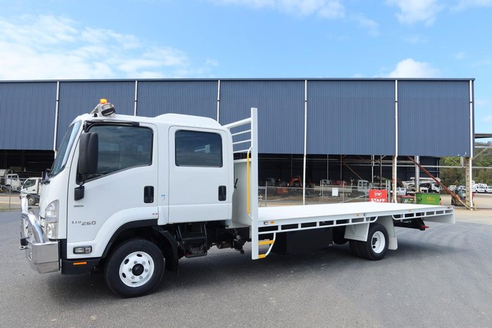 2017 Isuzu F Series FRR110-260