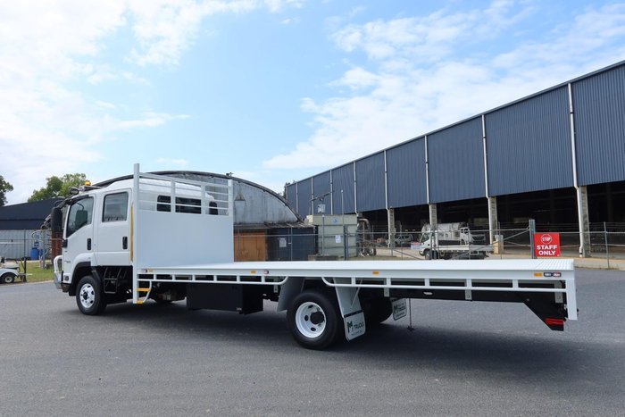 2017 Isuzu F Series FRR110-260