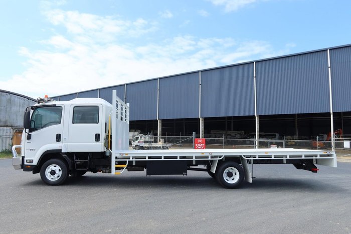2017 Isuzu F Series FRR110-260