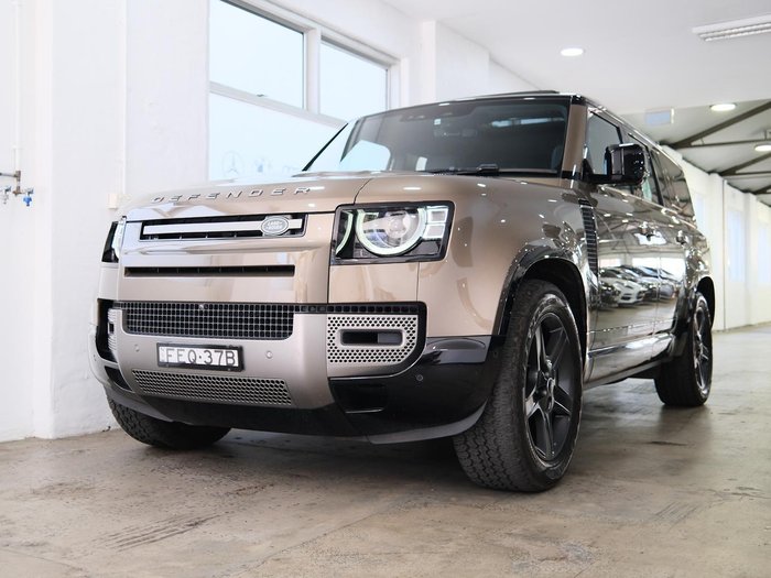 2023 Land Rover Defender 130 P400 X-Dynamic SE