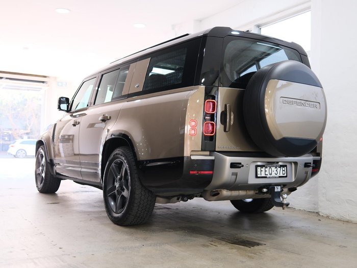 2023 Land Rover Defender 130 P400 X-Dynamic SE
