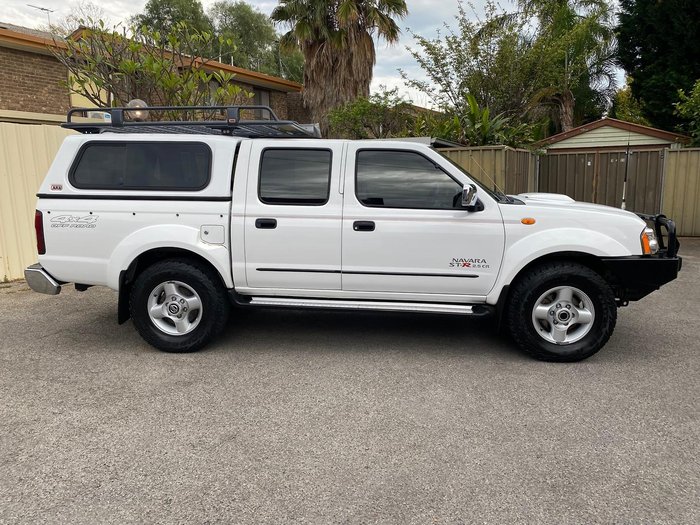 2010 Nissan Navara ST-R