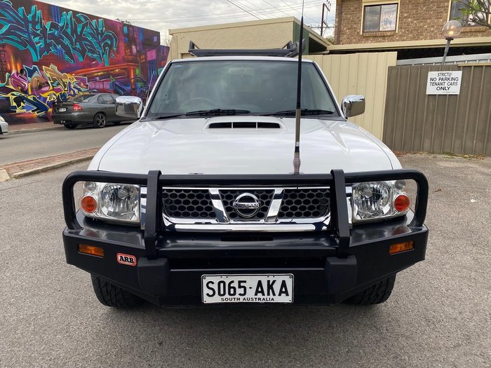 2010 Nissan Navara ST-R