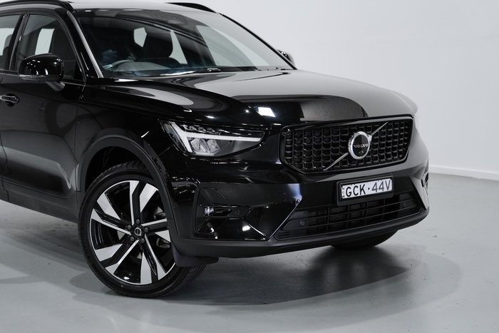 2023 Volvo XC40 Ultimate B5 Dark