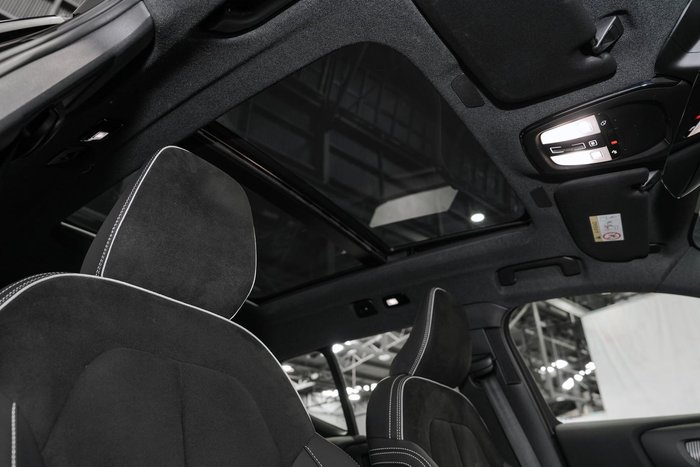 2023 Volvo XC40 Ultimate B5 Dark