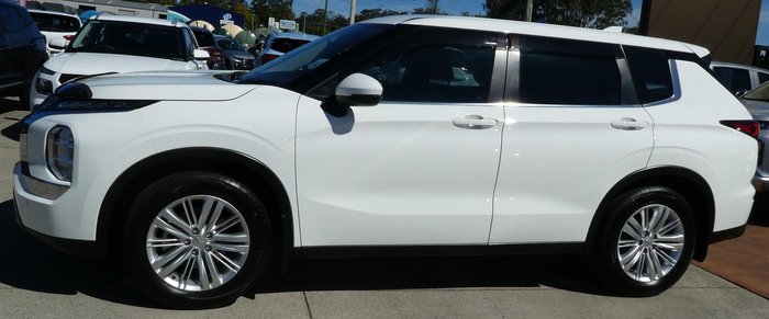 2022 Mitsubishi Outlander ES