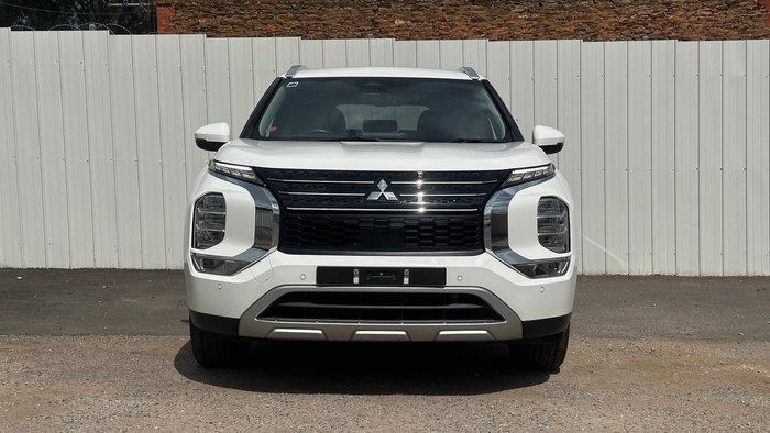 2023 Mitsubishi Outlander LS