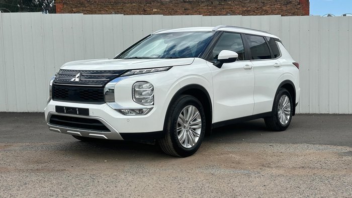 2023 Mitsubishi Outlander LS