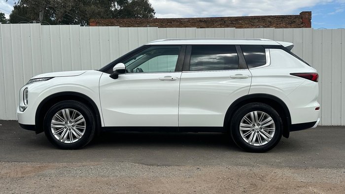 2023 Mitsubishi Outlander LS