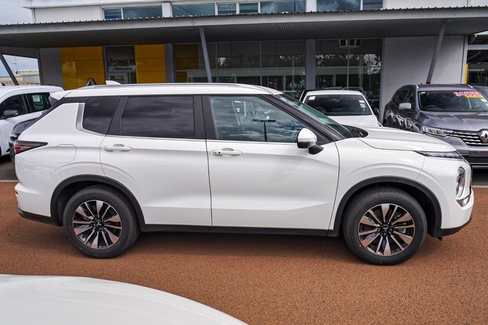 2025 Mitsubishi Outlander LS