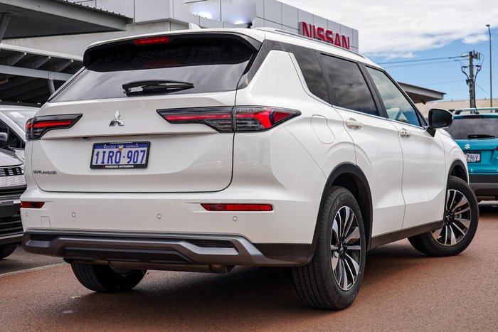 2025 Mitsubishi Outlander LS