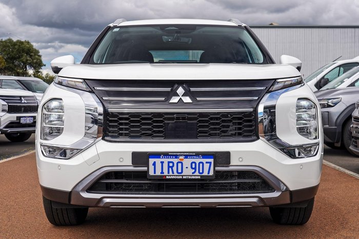 2025 Mitsubishi Outlander LS