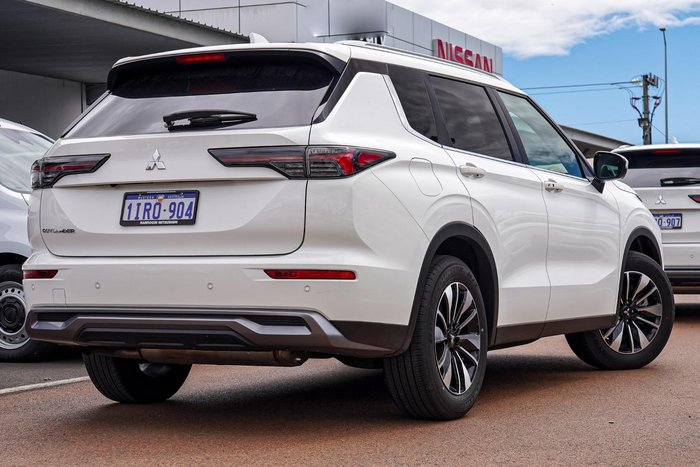 2025 Mitsubishi Outlander LS