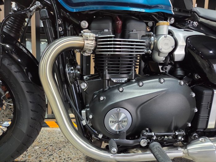 2026 Triumph BONNEVILLE BOBBER BLUE