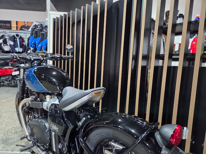 2026 Triumph BONNEVILLE BOBBER BLUE