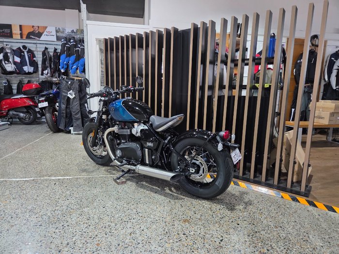 2026 Triumph BONNEVILLE BOBBER BLUE