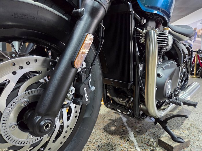 2026 Triumph BONNEVILLE BOBBER BLUE