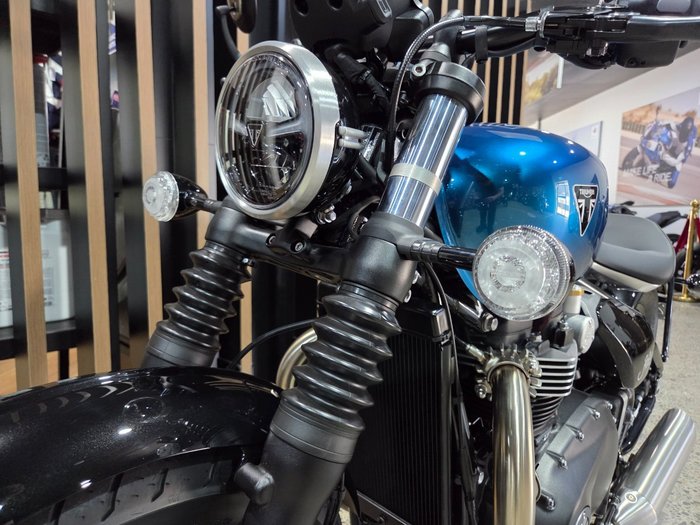 2026 Triumph BONNEVILLE BOBBER BLUE