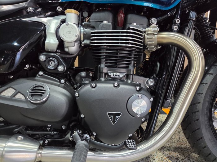 2026 Triumph BONNEVILLE BOBBER BLUE