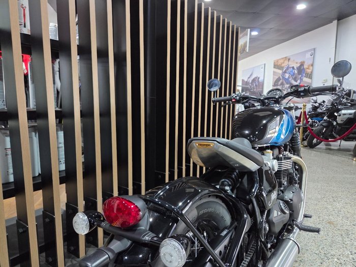 2026 Triumph BONNEVILLE BOBBER BLUE