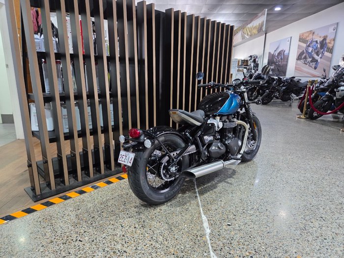 2026 Triumph BONNEVILLE BOBBER BLUE