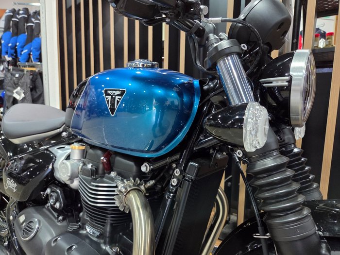 2026 Triumph BONNEVILLE BOBBER BLUE