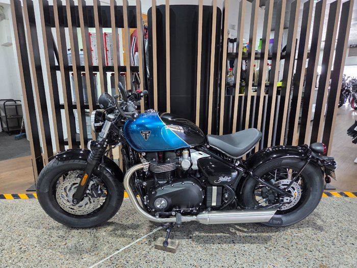 2026 Triumph BONNEVILLE BOBBER BLUE