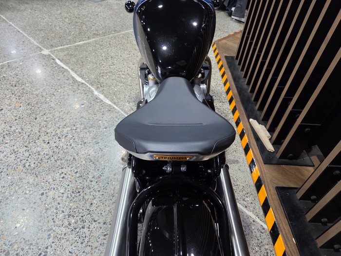2026 Triumph BONNEVILLE BOBBER BLUE